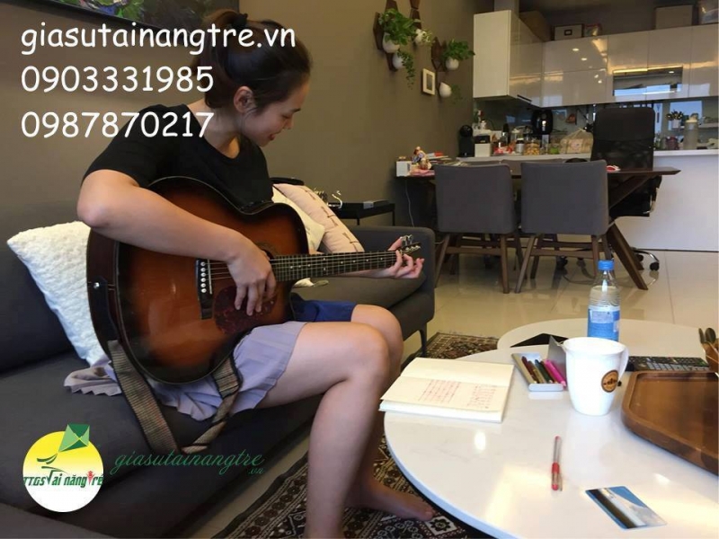 Tìm gia sư dạy kèm đàn Guitar ở đâu?